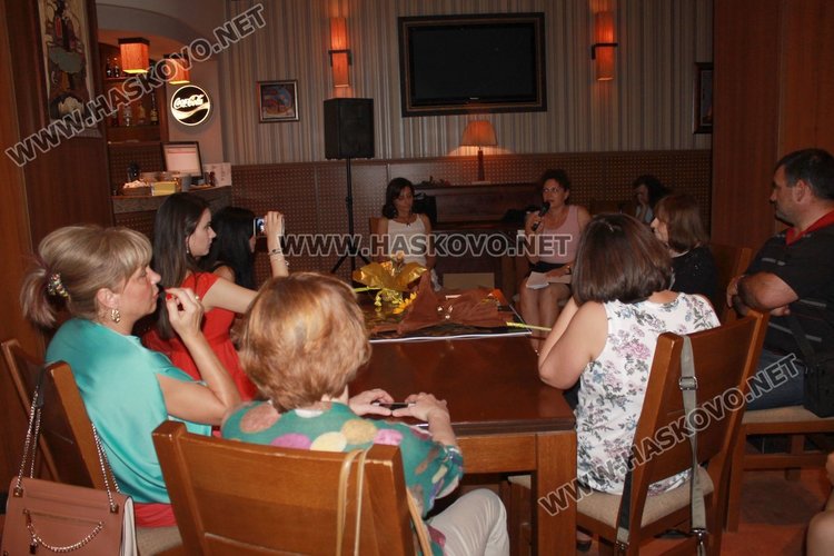 Димитровградчанка представи духовен наръчник в бездуховното време