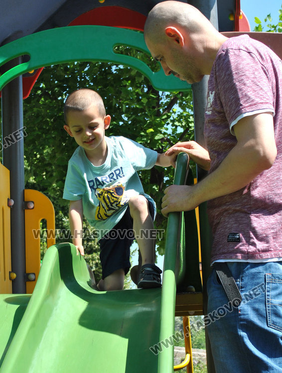 Държавата задраска 5-годишния Кристиян, родителите не губят надежда