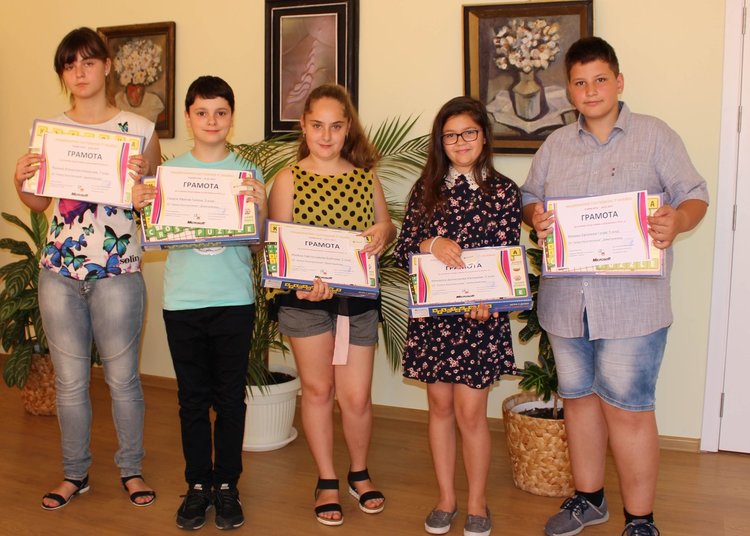 Алековци бяха отличени заради успешното представяне в националноto състеание IT ЗНАЙКО