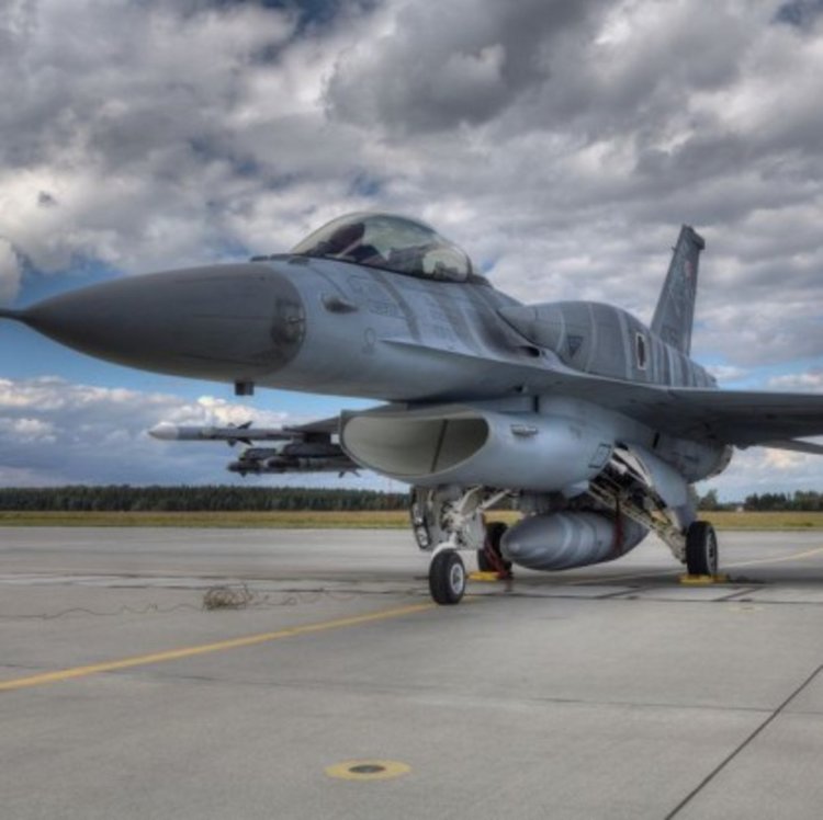 Офертата за F16 не отговаряла на условията за плащане
