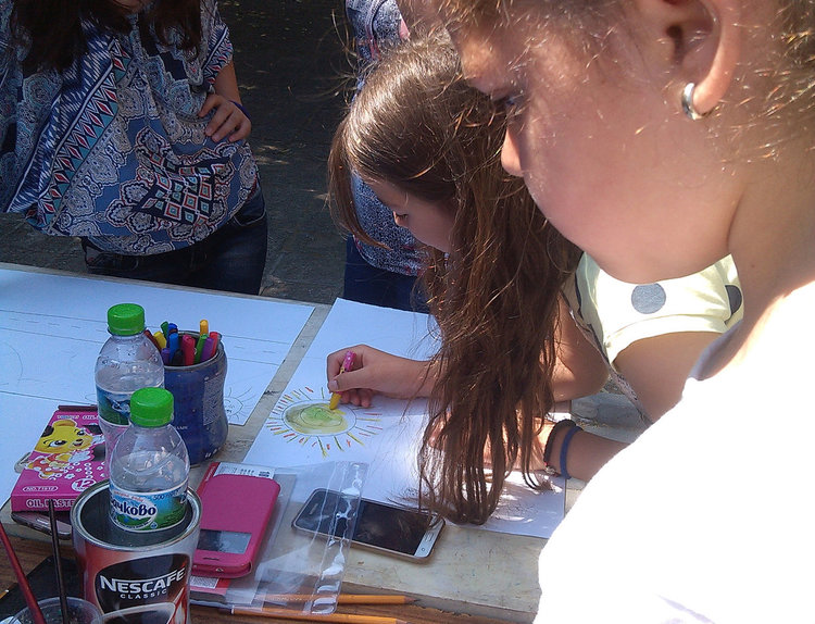 Деца рисуваха в Градина