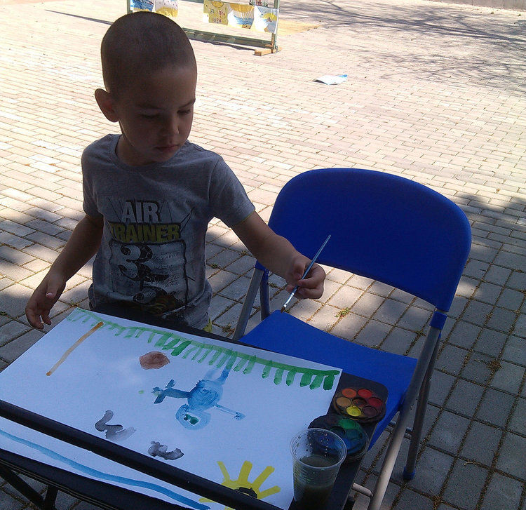 Деца рисуваха в Градина