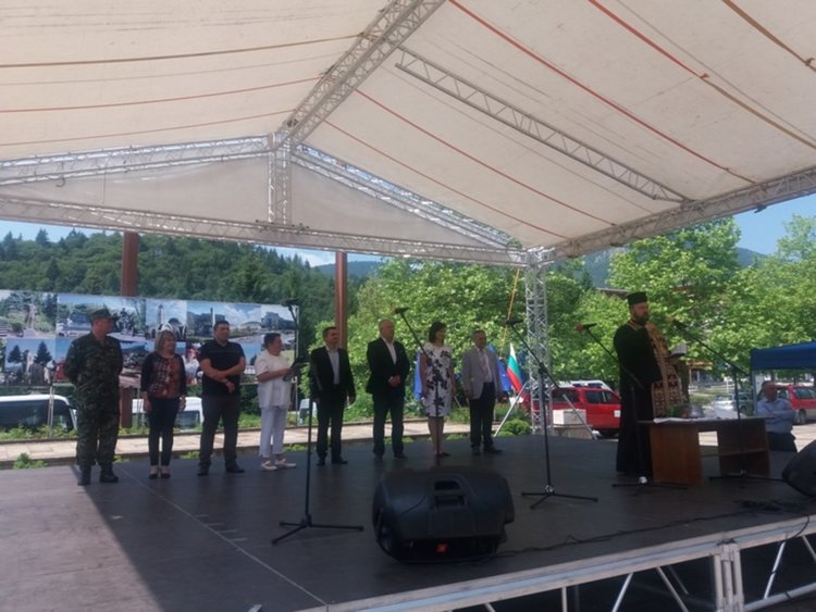 Евродепутатът Уручев откри Петия фолклорен фестивал на инвалидите в Смолян и призова обществото да ги подкрепя