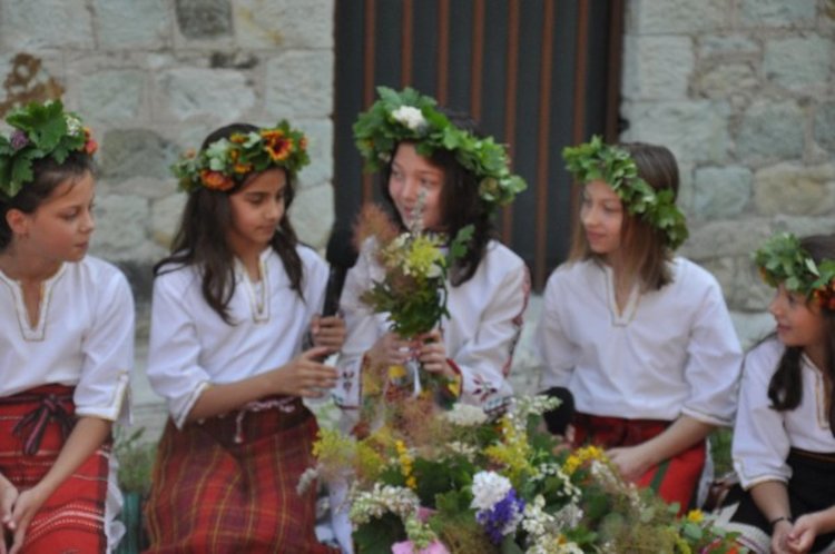 С уханни билки и аромат на чай бе отбелязан Еньовден в двора на Историческия музей в Кърджали