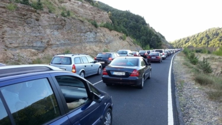 Тапа на Маказа,проливен дъжд прогони туристи от Бяло море