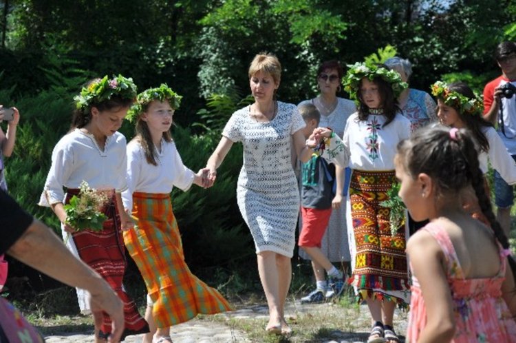 С уханни билки и аромат на чай бе отбелязан Еньовден в двора на Историческия музей в Кърджали