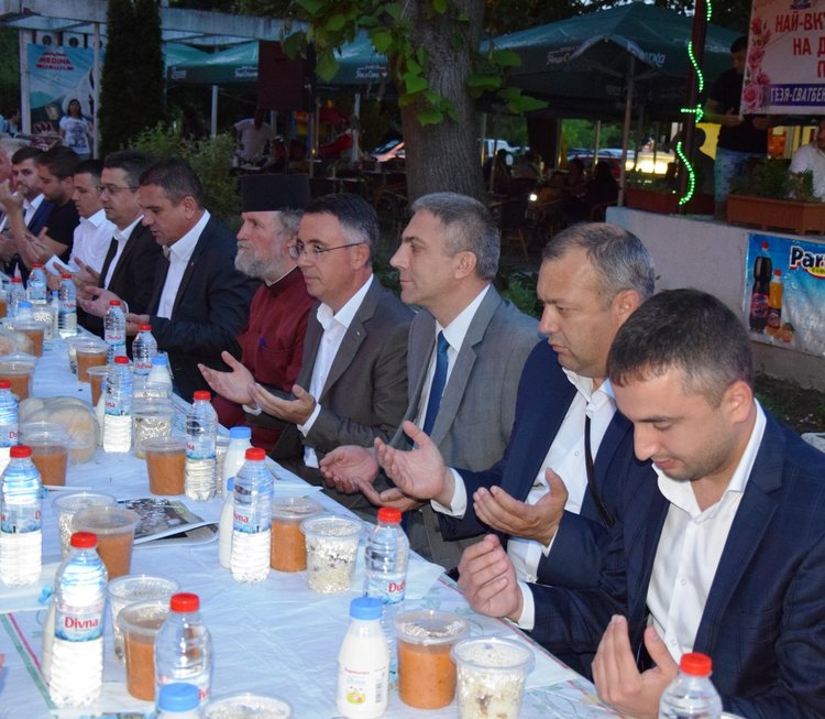 Ифтар събра над 1500 мюсюлмани и християни на обща трапеза в Кърджали