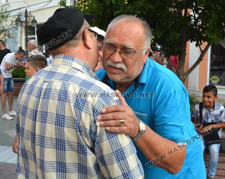 Мюсюлманите в Хасково посрещнаха изгрева с молитва за  Рамазан байрям