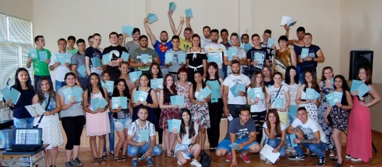 Зрелостниците на ПГСС получиха дипломи и свидетелства за професионална квалификация