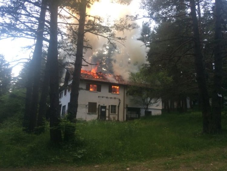 Изгоря най-старата хижа в Паничище 