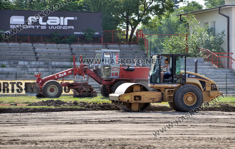 Ремонтират стадион Хасково ударно дори и в неделя
