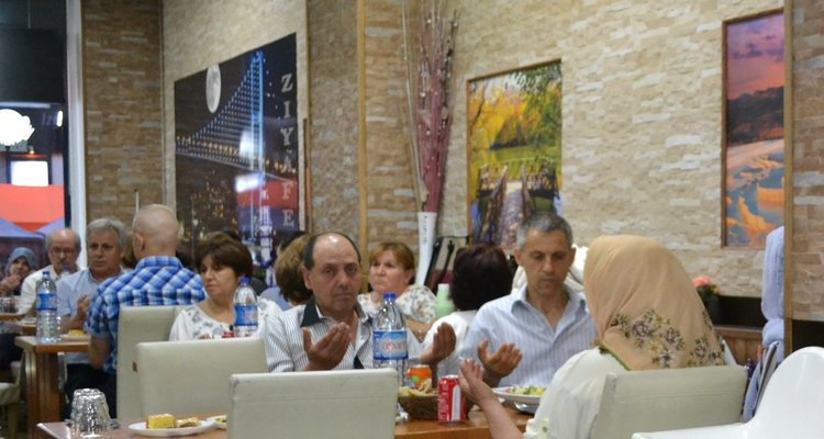 Филиз Хюсменова и Неджми Али организираха вечеря-ифтар за наши сънародници в Брюксел