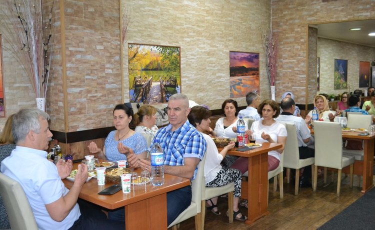 Филиз Хюсменова и Неджми Али организираха вечеря-ифтар за наши сънародници в Брюксел