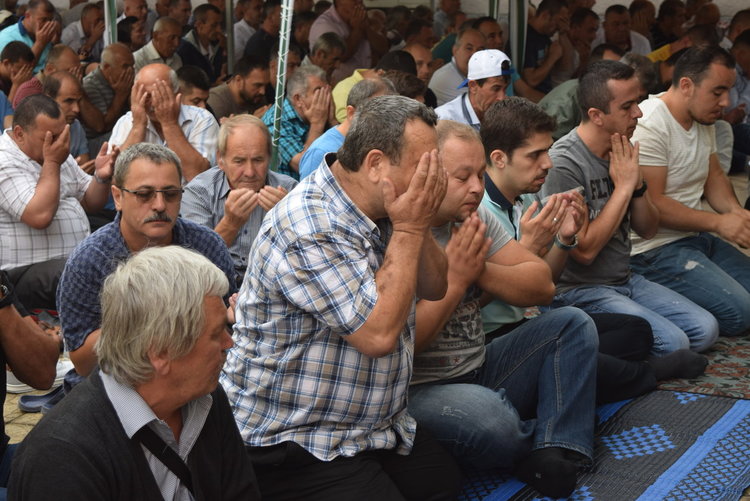 407 джамии и месджиди в Кърджалийско отбелязват настъпването на Рамазан Байрама