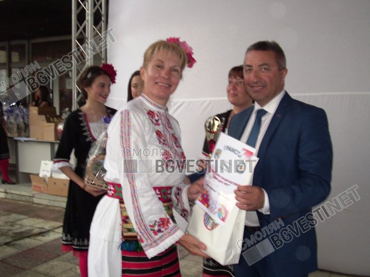 Девин Денс Фест събра любители на българските народни танци от цялата страна