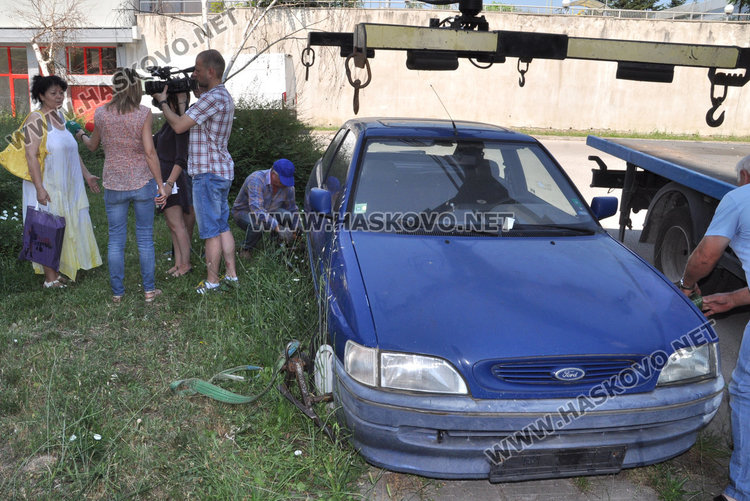 Хасковлийка доволна, че паякът на общината й вдига колата