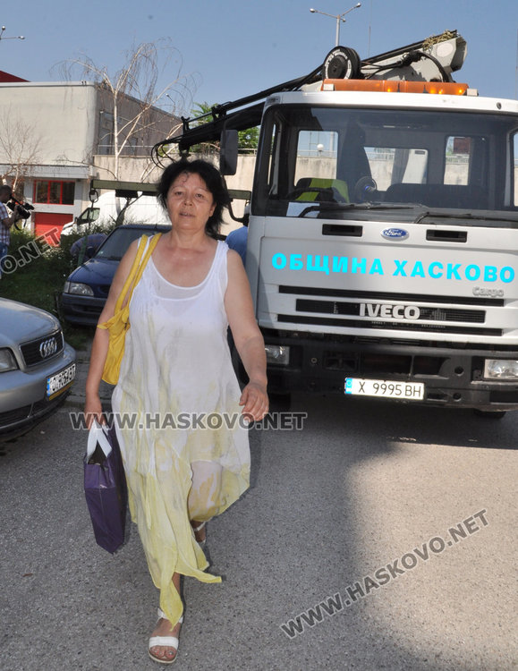 Надежда Иванова е доловна, че общината й вдига колата с паяка