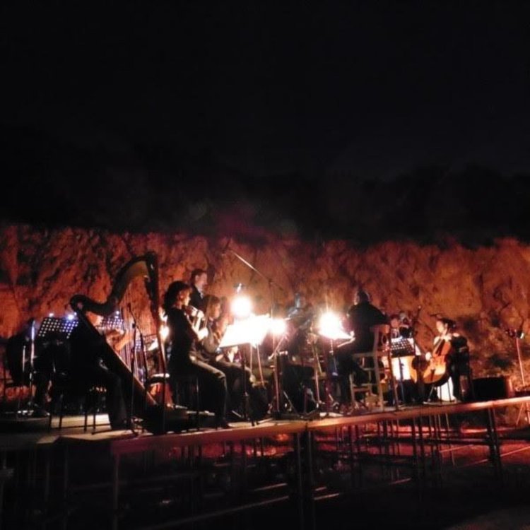 Стотици на "Орфей и Евридика" в подножието на древния Перперикон 