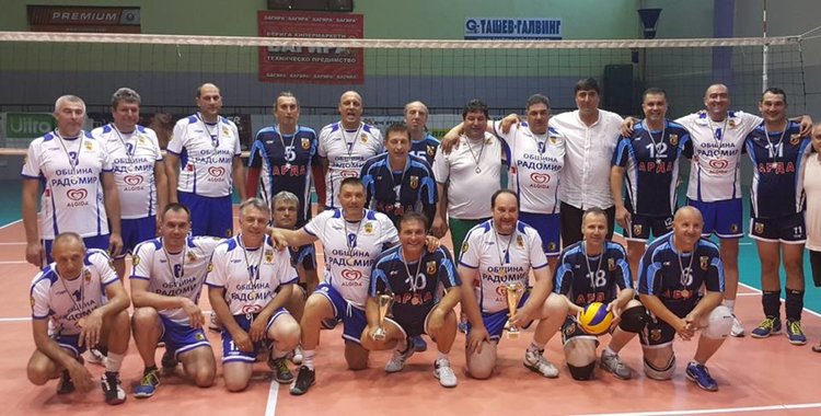 Волейболните ни ветерани са вицешампиони на страната 