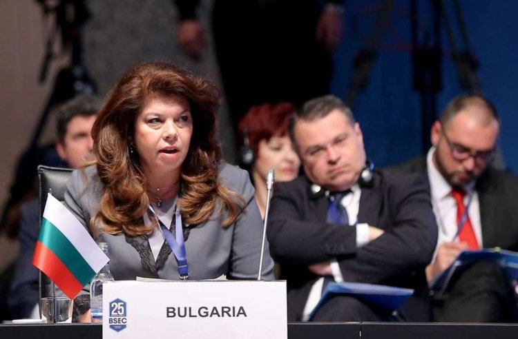 Йотова: Сътрудничеството ЕС - НАТО трябва да се задълбочи