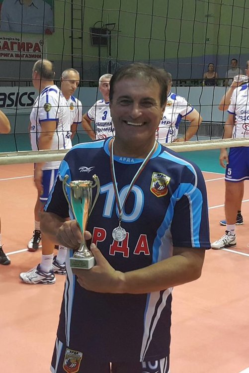 Волейболните ни ветерани са вицешампиони на страната 