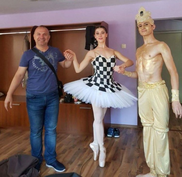 Момент от участието на Златомир в конкурса в Добрич