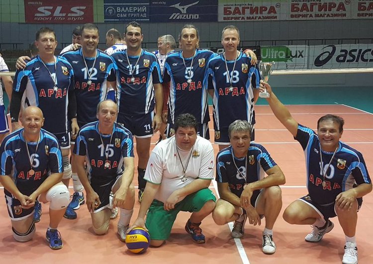 Волейболните ни ветерани са вицешампиони на страната 