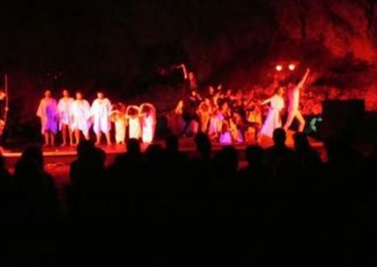 Стотици на "Орфей и Евридика" в подножието на древния Перперикон 