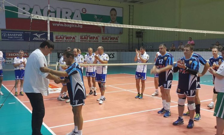 Волейболните ни ветерани са вицешампиони на страната 