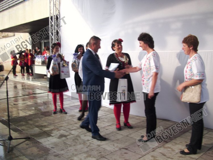 Девин Денс Фест събра любители на българските народни танци от цялата страна