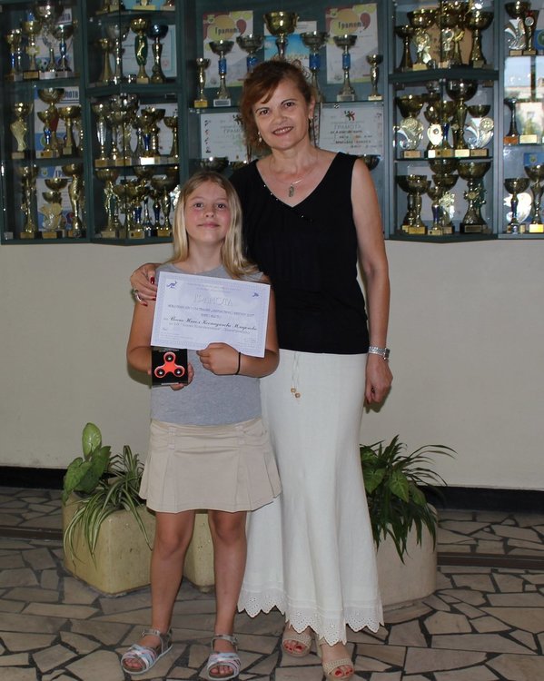 Учител по англ.език и кл. ръководител на Йоана е Невена Димитрова