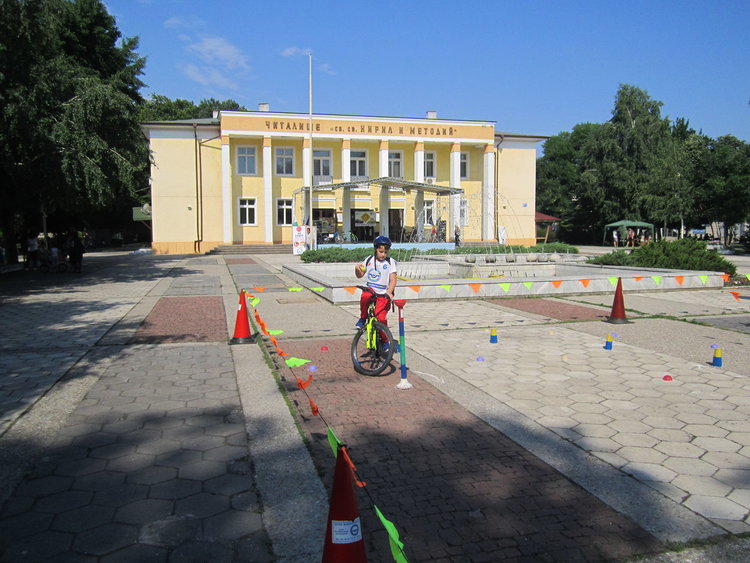 Децата от отбора по приложно колоездене вдигнаха и златната купа