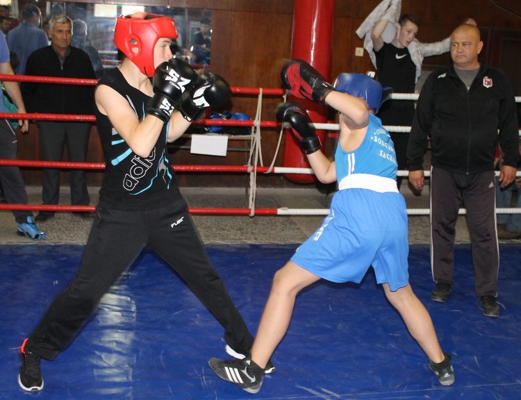 Предлагат помещение за тренировки на Боксов клуб "Спартак"