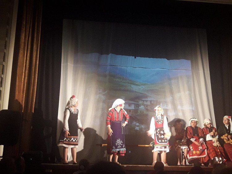 Трупата на "Кирил и Методий" получи приз за опазването на българските традиции