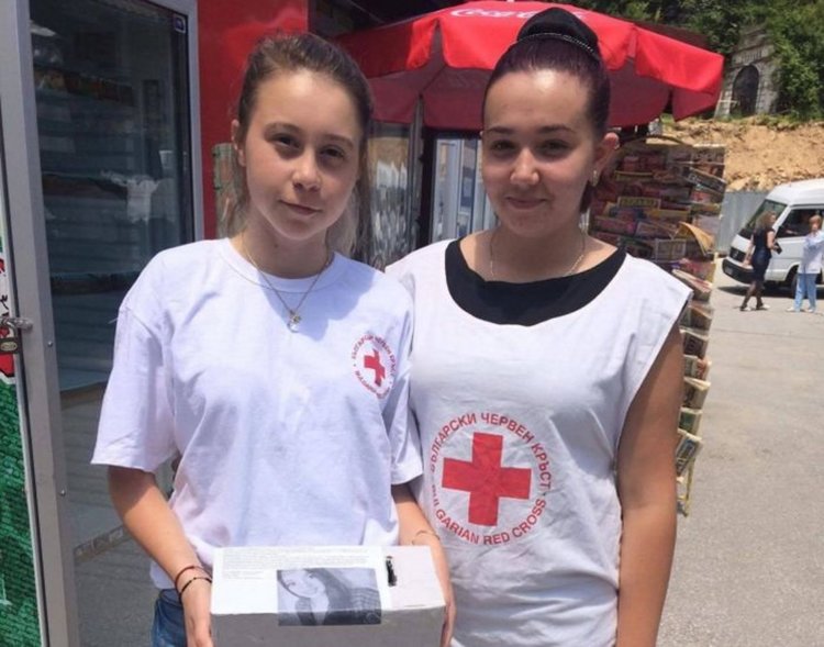 Хората от Мадан събраха и дариха общо 3410 лева за лечението на Атанаска Тарашева