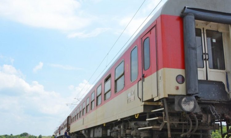 Пореден инцидент с влак. Запали се локомотив в Костенец  