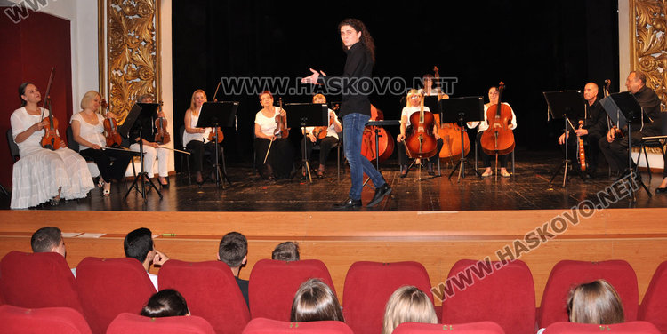 Учениците от Хасково ще ходят на концерти на Камерния симфоничен оркестър