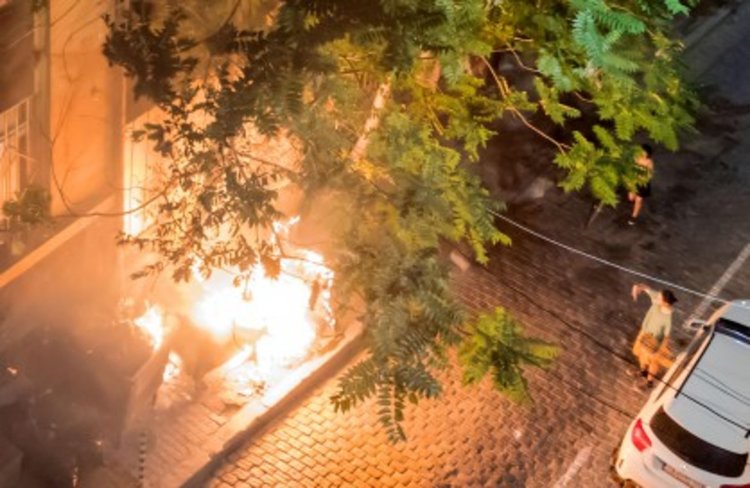 Подозрителен пожар в центъра на София 