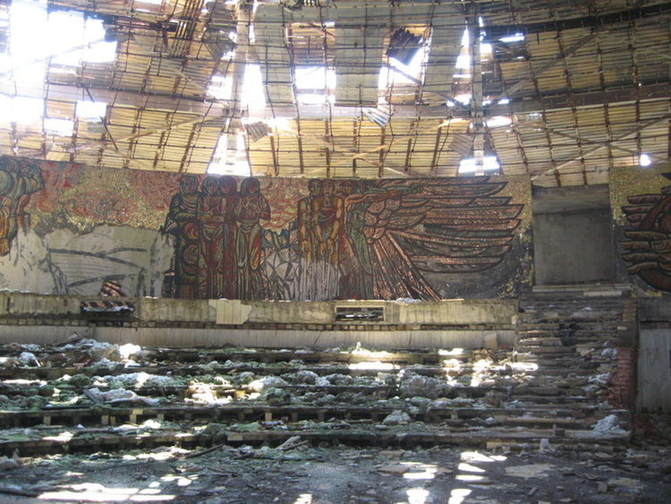 На Бузлуджа, освен сърп и чук, има и истинско изкуство