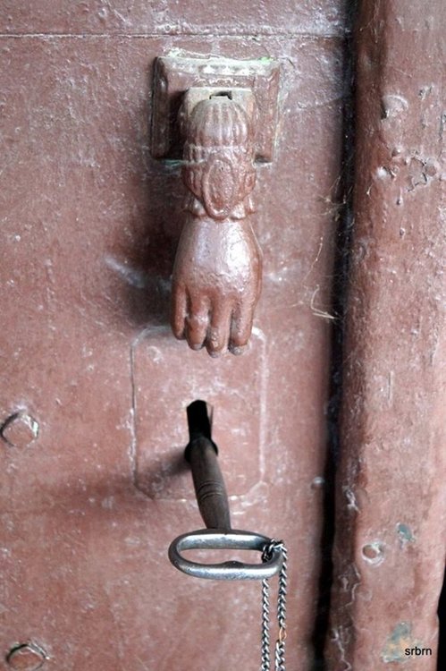 Семейство пловдивчани поддържат храма „Св.св. Петър и Павел“ в Буково