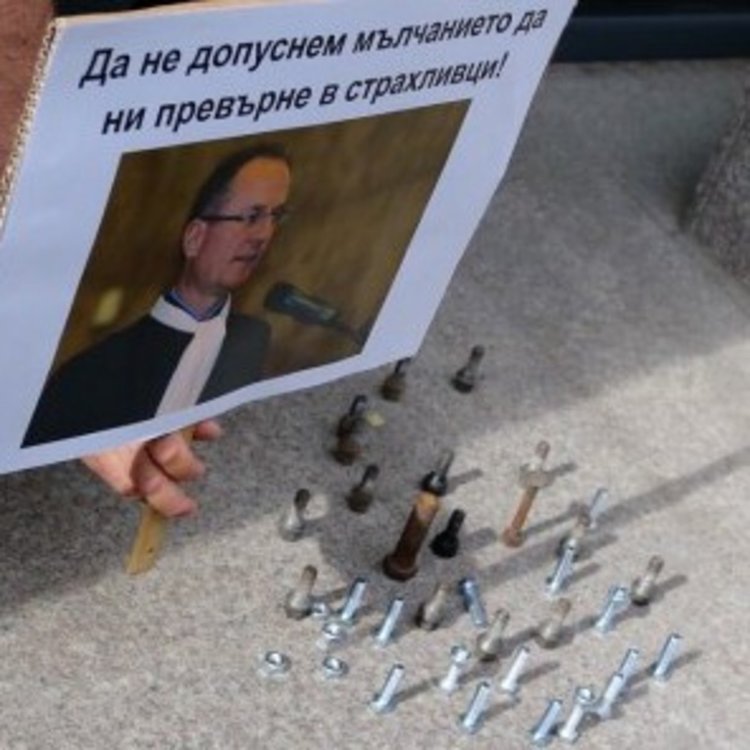 Цацаров напусна заседанието на ВСС заради протест с болтове