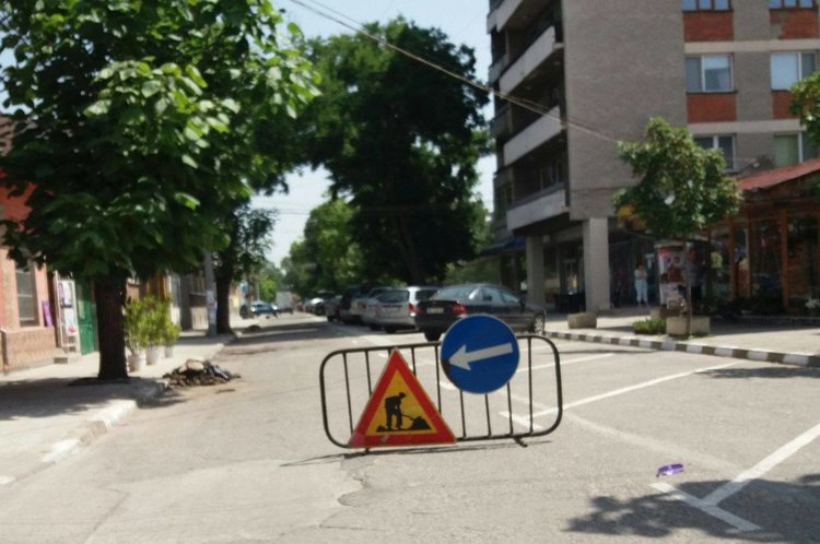 Пълнят дупки по "Княз Борис I"