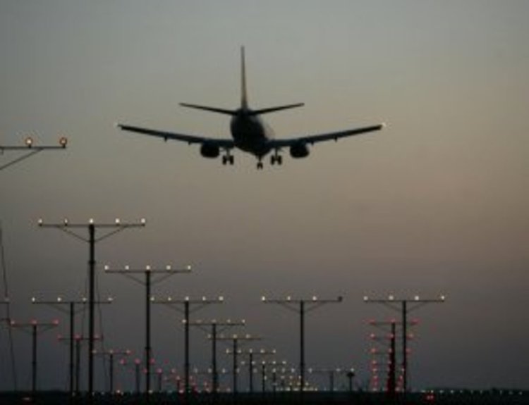 Извънредно кацане на пътнически самолет в Австралия  