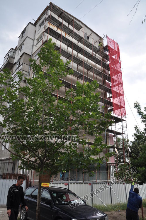 Търсят саниращи фирми за още 11 блока в Хасково