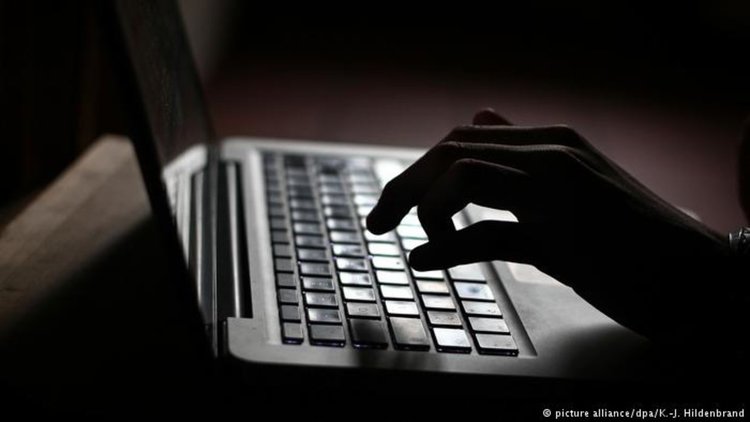 Германия подгони езика на омразата в интернет