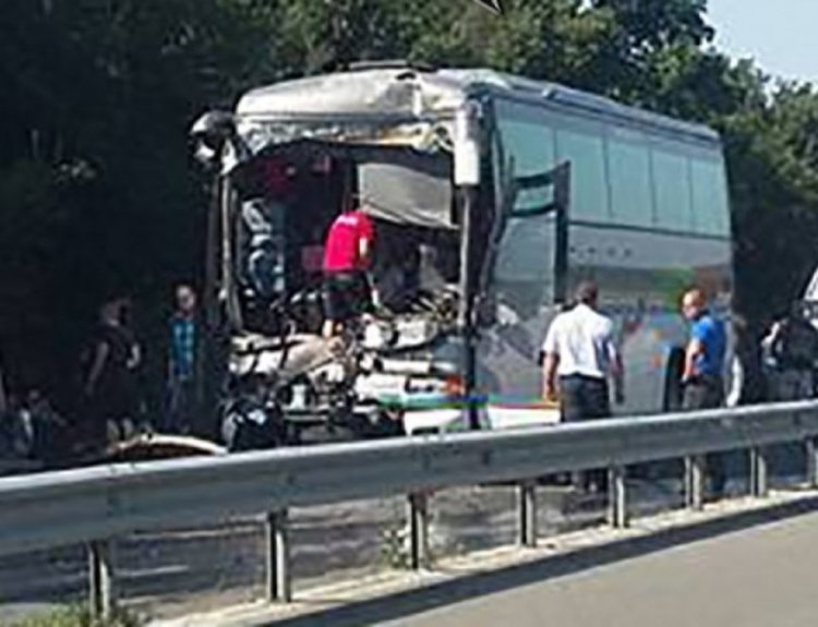 Сблъсък между два автобуса на пътя Бургас - Созопол