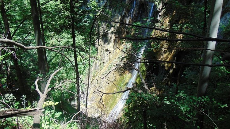 Румънски камион с войници падна в пропаст, има загинали