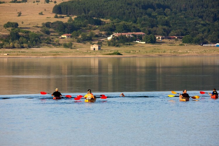 Димитровградчанин преплува язовир Жребчево за час