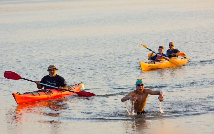 Благовест бе придружаван от спасителни екипи