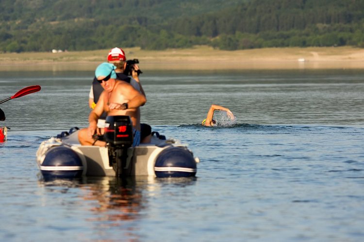 Димитровградчанин преплува язовир Жребчево за час